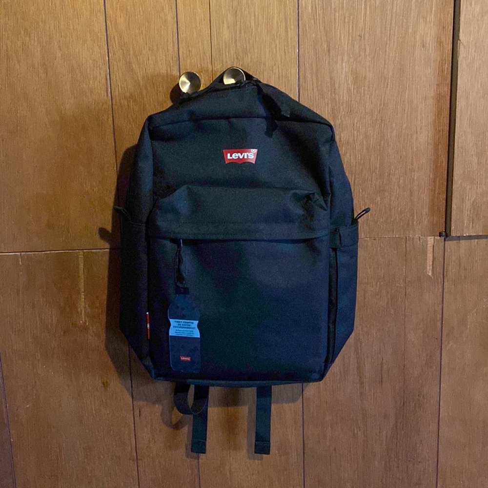 Levi’s Backpack 🎒